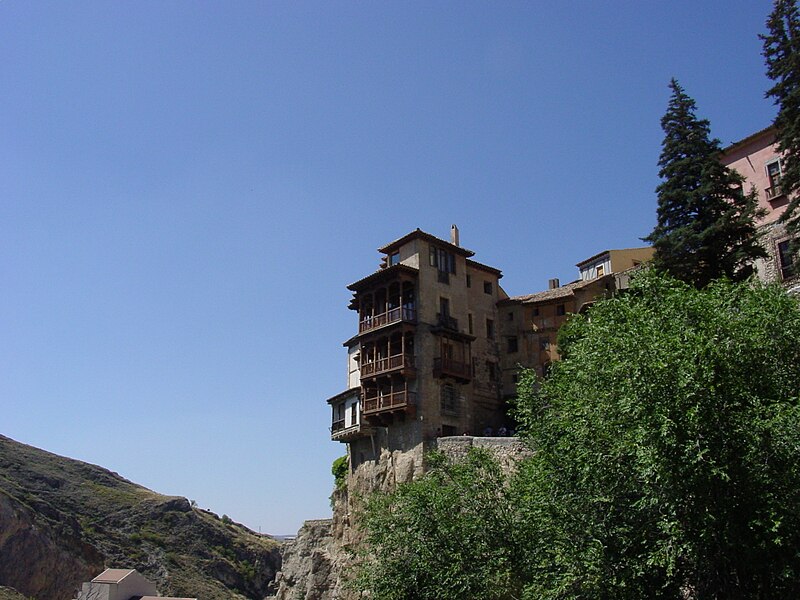 File:Casas colgadas cuenca.jpg