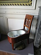 Château de La Roche-Guyon chaise bidet.JPG