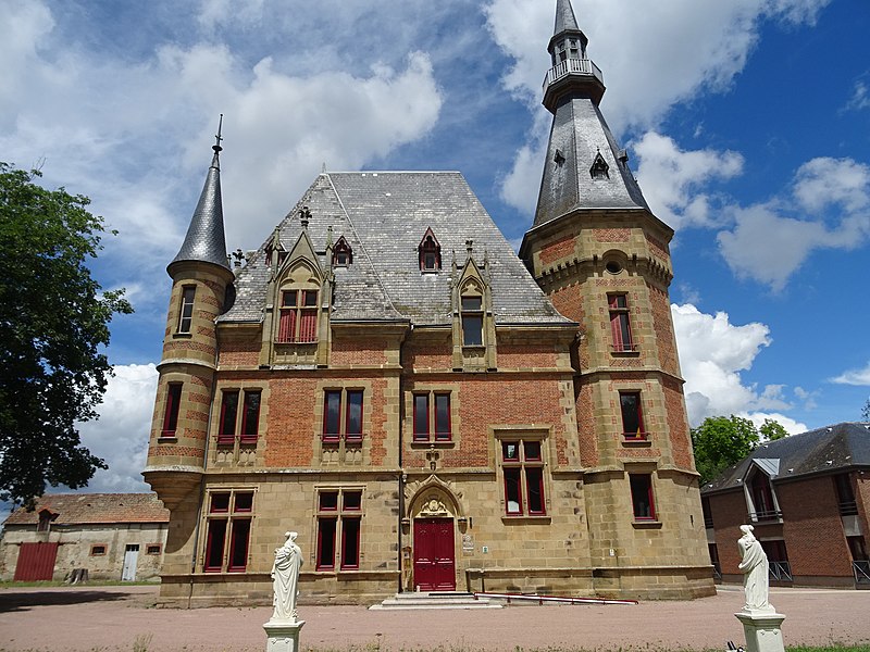 File:Château de Petit Bois, Cosne d'Allier.jpg