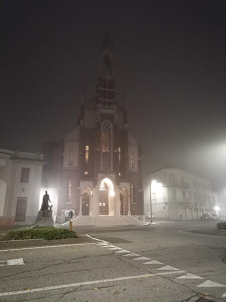 File:Chiesa della Madonna di Pompei di sera con nebbia - Vigevano.jpg