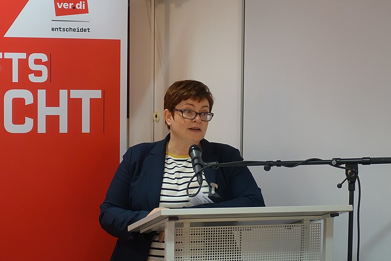 File:Christine Behle bei einer ver.di-Konferenz am 2.11.2018 in Hamburg.JPG