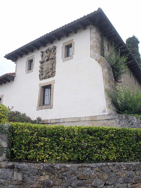 File:Colindres - Casa Torre de los Agüero 6.JPG