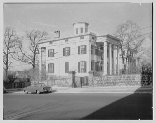 File:Colonnaded house, 417 27th Ave., Astoria. LOC gsc.5a22591.tif