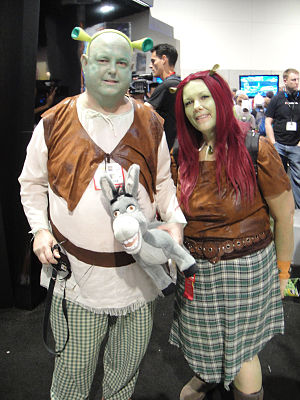 Immagine Comic-Con 2010 - Shrek and Fiona costumes (4878078665).jpg.