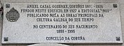 Placa no edificio da rúa Real da Coruña no que se fundou a Editorial Nós.