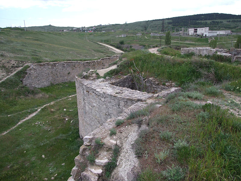 File:Crimea Feodosia West City fortifications 03.jpg