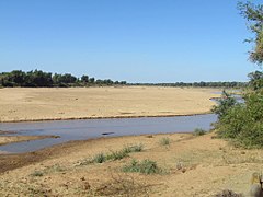 Река како се види из Круковог угла у Националном парку Кругер, Јужна Африка. Право испред реке је Мозамбик. Преко реке је Зимбабве.