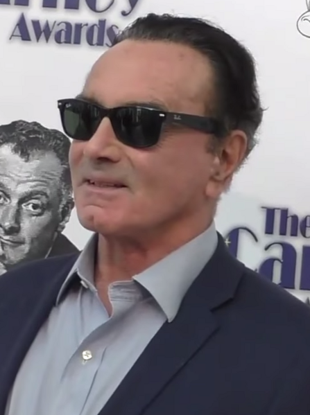 Fil:Dan Hedaya 2016.png