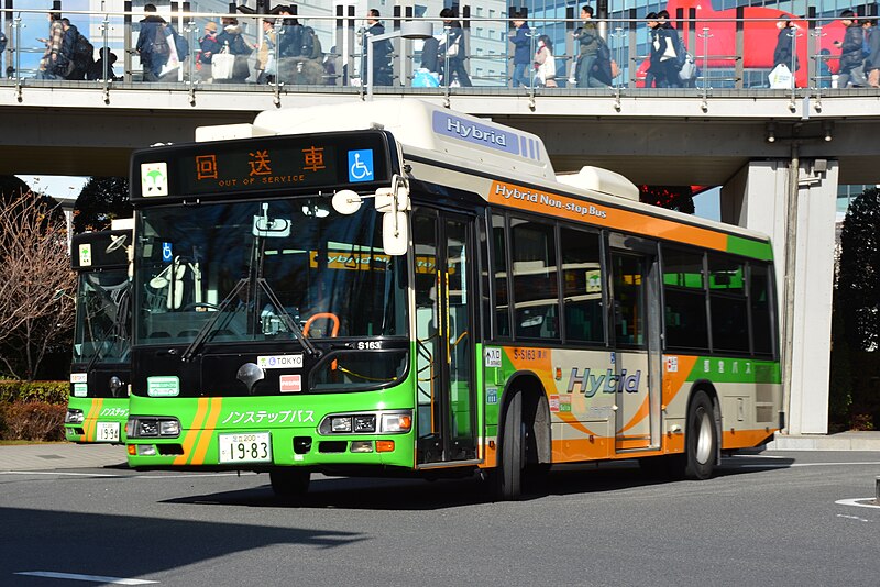 File:Day 1 - bus (32847386858).jpg