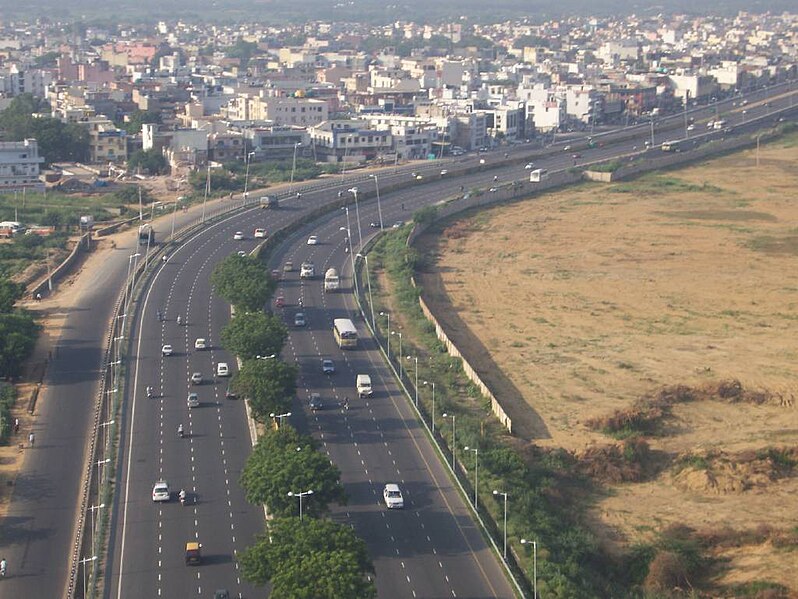 File:Delhi-Gurgaon Airport Expressway, 2007.jpg