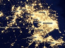 Com as marcações é possível ver a grande quantidade de cidades que formam a grande aglomeração urbana com Xangai como cidade sede.