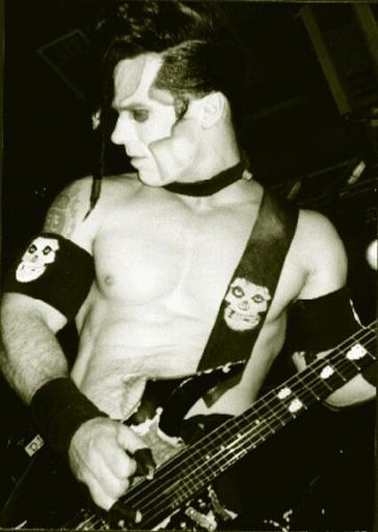 Starting in 2004, Doyle joined Danzig onstage to perform half-hour sets of early Misfits songs.