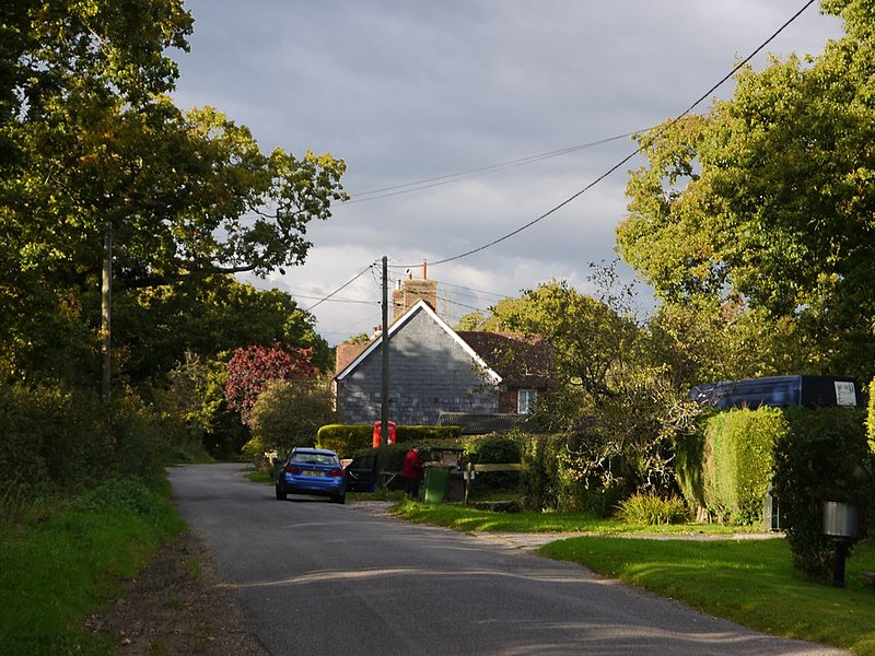 File:Dragons Green - geograph.org.uk - 4702835.jpg