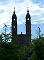 Die Türme der evangelischen Christuskirche in Dresden-Strehlen prägen das Stadtbild