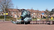 Duiven, Skulptur (Mamma ik zie een leeuw / Mama, ich sehe einen Löwen) von Dedden & Keizer