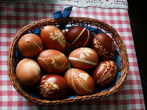 Easter eggs - onion decoration