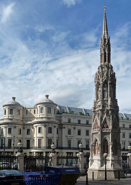 File:Eleanor Cross, Strand (geograph 5380147).jpg