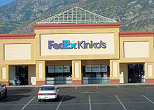 A FedEx Office store with the FedEx Kinko's sign Fedexkinkosstore.jpg