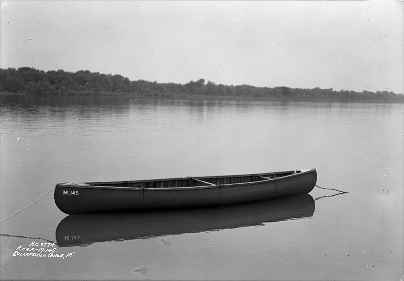 File:Fifteen-foot collapsible canoe Canot pliant de 15 pieds (41994621500).jpg