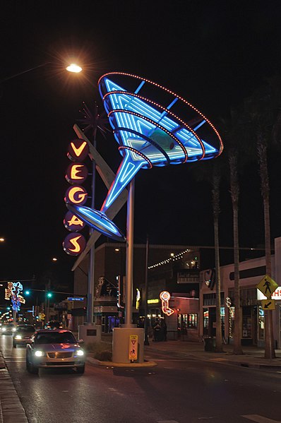 File:Fremont East, Las Vegas (8370148494).jpg