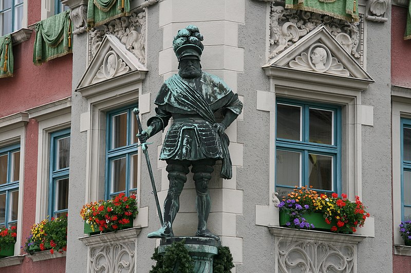 File:FrundsbergStatueAlexanderHauk.jpg