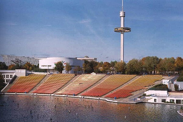 The lakeside arena at the Futuroscope theme park hosted the team presentation ceremony.