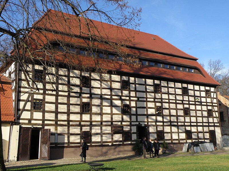 File:Galowice framework grain granary.jpg