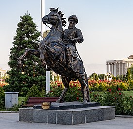 Монумент Гийас ад-Дина Мухаммада в Душанбе, Таджикистан