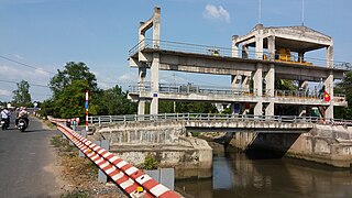 Cống ngăn trên kênh Giồng Tre thuộc xã Bình Phú.