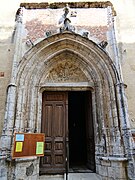 Photographie en couleur d'une église.