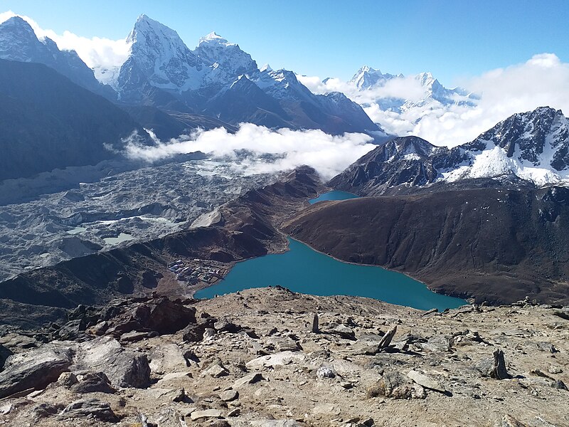 File:Gokyo Lake(third lake).jpg