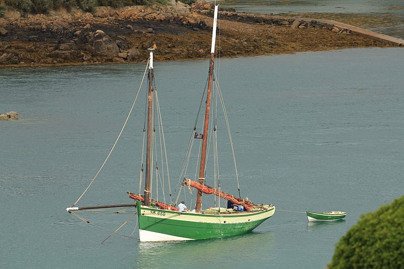 File:Grand Léjon mouillage Kerpont Bréhat.jpg