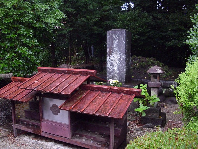 儒式の尊徳墓（日光市今市の報徳二宮神社）Wikipediaより