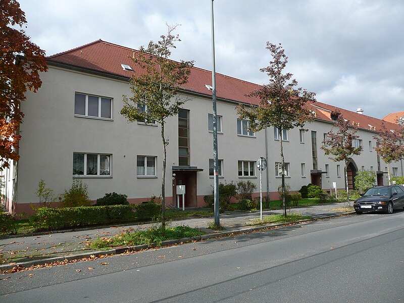 File:Häuserzeile Trachau Aachener Straße9-11b.JPG