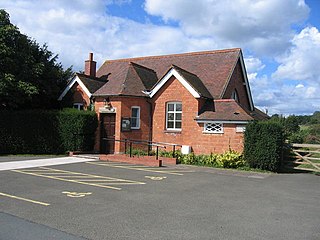 <span class="mw-page-title-main">Hampton Lovett</span> Village in Worcestershire, England