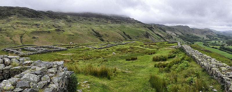 File:Hardknott Pass - Romeins fort 19-6-2015 11-53-41.jpg