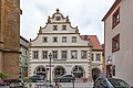 Ehemaliger Zehnthof, Kellerei des Würzburger Domkapitels, 1545 zum Amtshaus umgestaltet, 1929 Gendarmerie, heute Wohn- und Geschäftshaus, Hauptbau