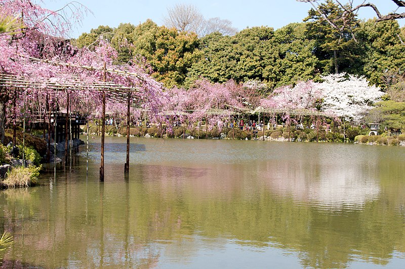 File:Heian Jingu Garden (3484438647).jpg