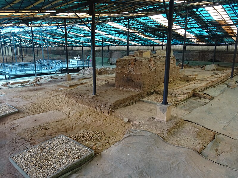 File:Hoang Thanh Historical Site 4.jpg