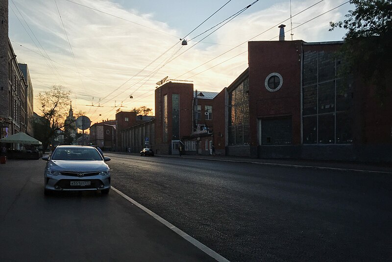 File:Horseshoe Garage by Melnikov and Shukhov (31487568136).jpg