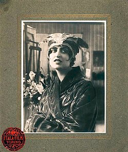 Pina Menichelli i filmen Elden (1916).
