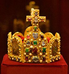 Henry V, Holy Roman Emperor died leaving his kingdom in a much weakened condition. Imperial Crown of the Holy Roman Empire front.jpg