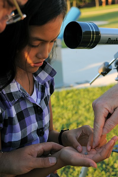 File:International Observe the Moon Night (5002809937).jpg