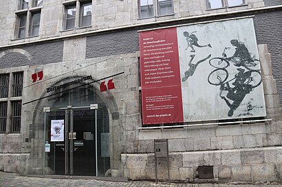 So kommt man zu dem Internationales Zeitungsmuseum mit den Öffentlichen - Mehr zum Ort Hier