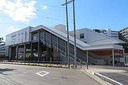 Gare JR Higashi-Yodogawa Porte Est.jpg