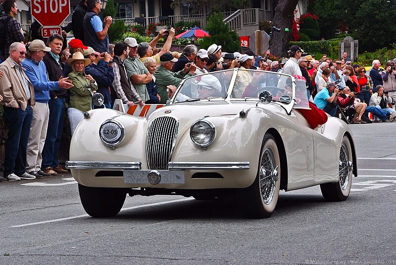 File:Jaguar 1954 XK 120M Roadster on Pebble Beach Tour d'Elegance 2011 -Moto@Club4AG.jpg