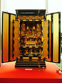Japanese Buddhist altar 001.jpg