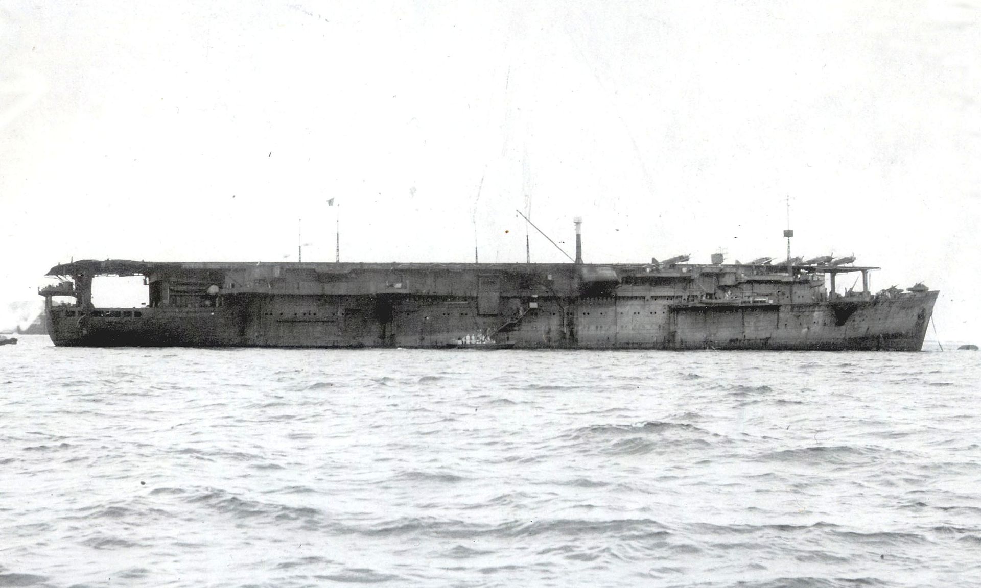 1920px-Japanese_aircraft_carrier_Taiy%C5