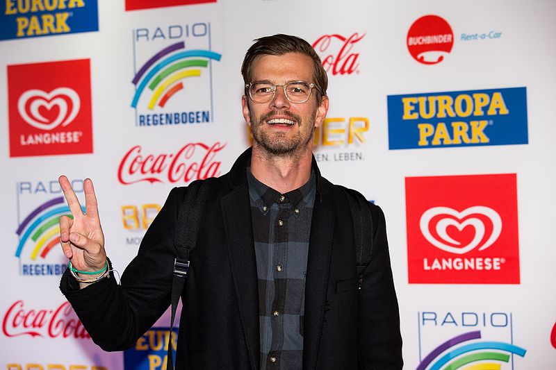 File:Joachim Joko Winterscheidt - 2017097200422 2017-04-07 Radio Regenbogen Award 2017 - Sven - 1D X - 1399 - DV3P9274 mod.jpg