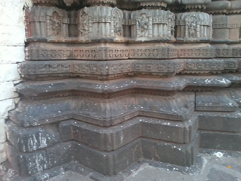 File:KankaleshwarTemple10Beed.jpg